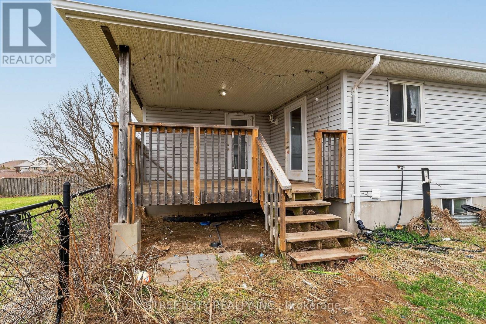 36 Glenview Court, St. Thomas, Ontario  N5P 4N9 - Photo 30 - X12959178