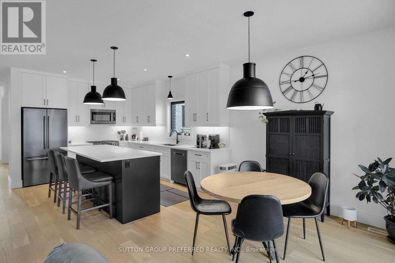 1928 Trailsway Drive, London South (South B), Ontario  N6K 0K7 - Photo 11 - X12959248