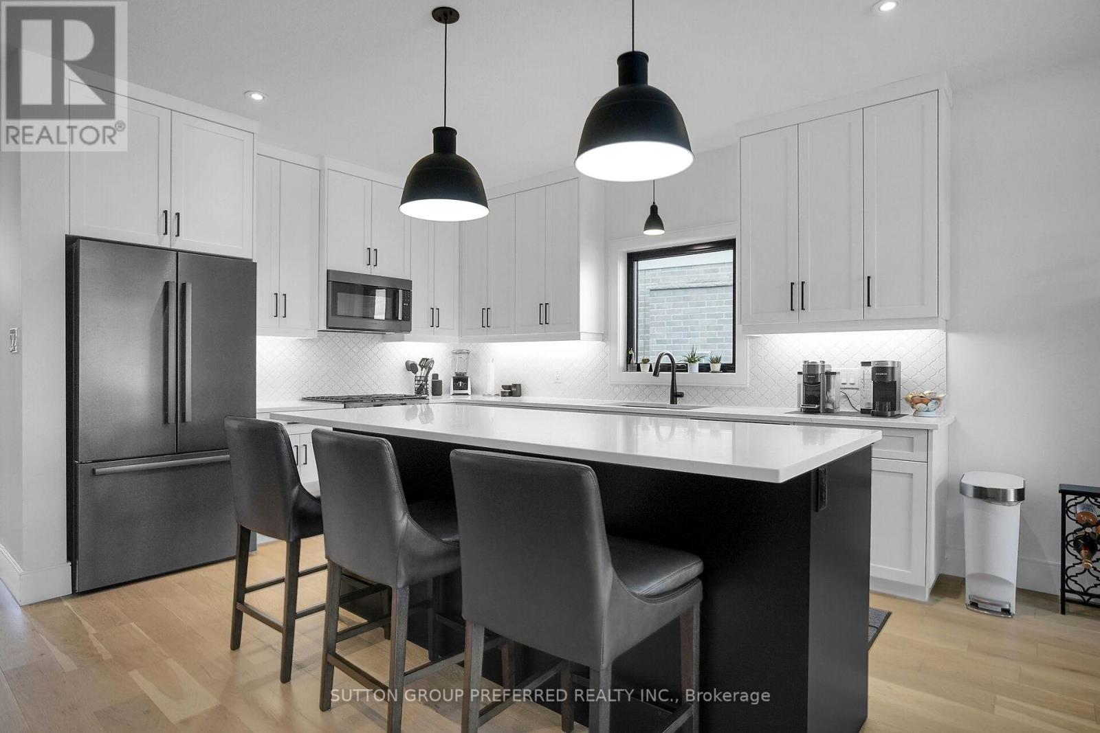 1928 Trailsway Drive, London South (South B), Ontario  N6K 0K7 - Photo 12 - X12959248