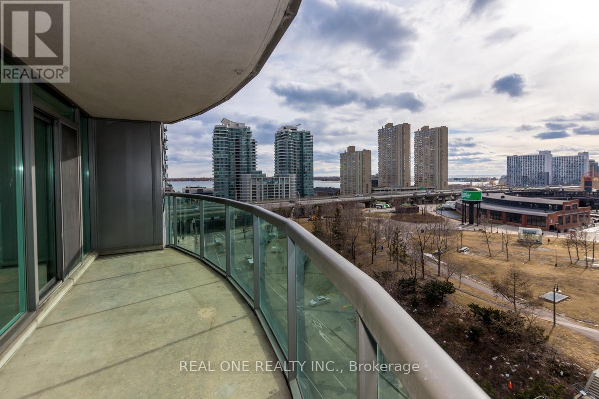 1011 - 51 Lower Simcoe Street, Toronto, Ontario  M5J 3A2 - Photo 4 - C12955466