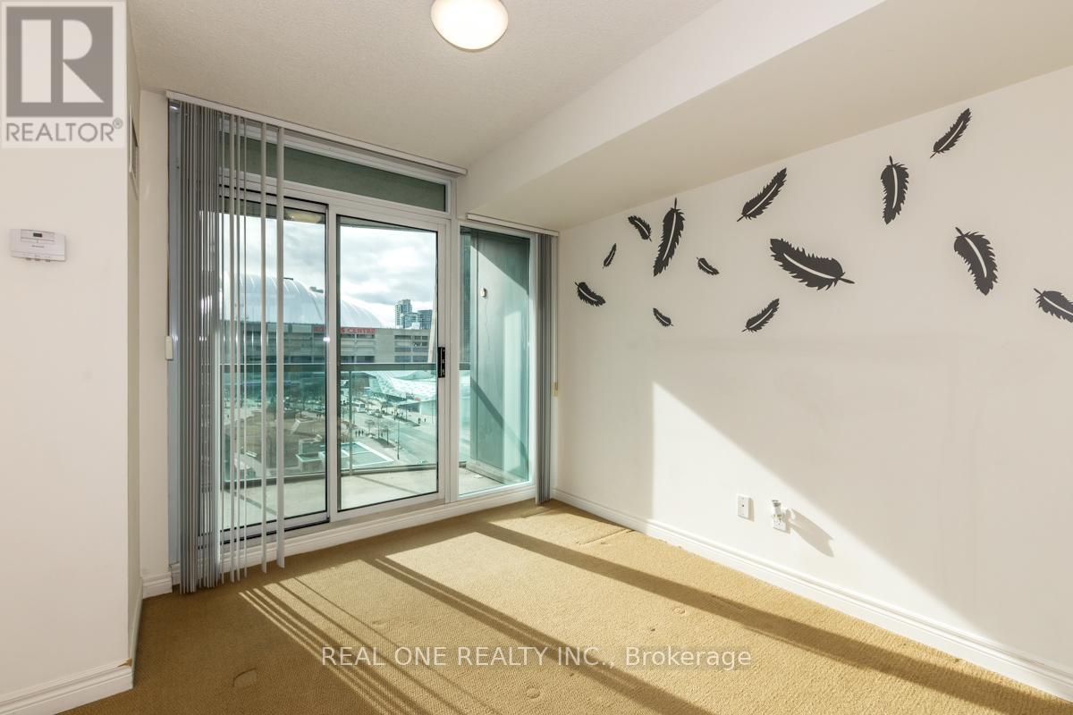 1011 - 51 Lower Simcoe Street, Toronto, Ontario  M5J 3A2 - Photo 8 - C12955466