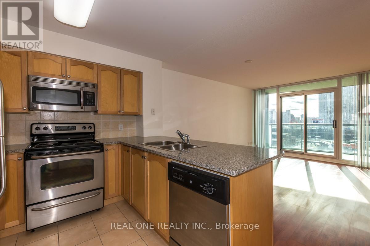 1011 - 51 Lower Simcoe Street, Toronto, Ontario  M5J 3A2 - Photo 7 - C12955466