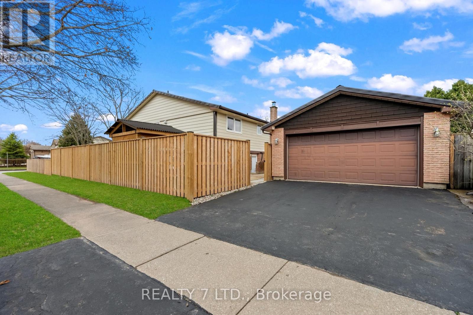 6479 Burwood Avenue, Niagara Falls, Ontario  L2H 1Z6 - Photo 3 - X12959206