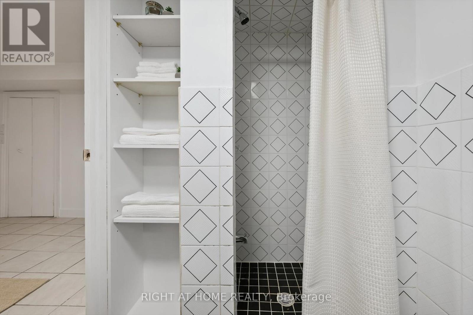 1 Auburn Avenue, Toronto, Ontario  M6H 2L6 - Photo 27 - W12865390