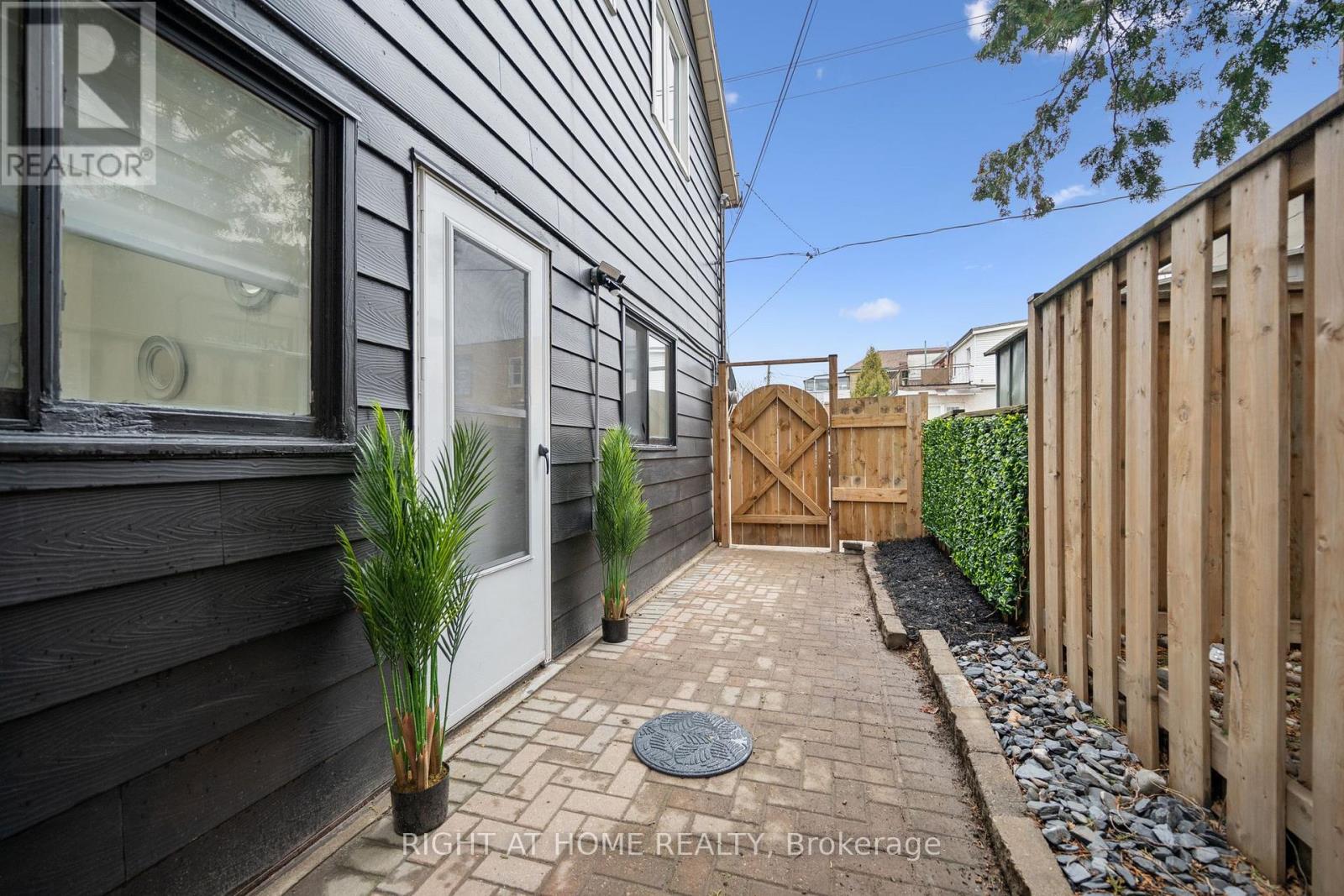 1 Auburn Avenue, Toronto, Ontario  M6H 2L6 - Photo 30 - W12865390