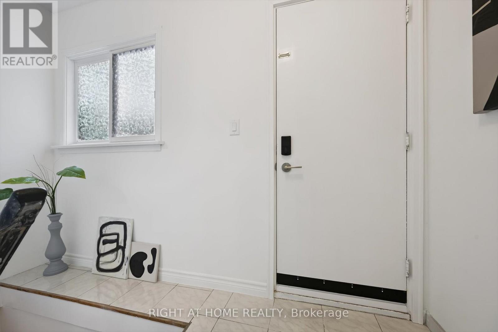 1 Auburn Avenue, Toronto, Ontario  M6H 2L6 - Photo 22 - W12865390