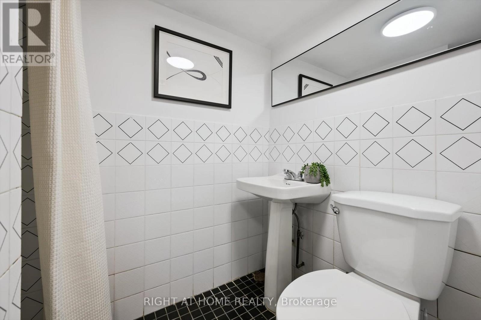 1 Auburn Avenue, Toronto, Ontario  M6H 2L6 - Photo 26 - W12865390