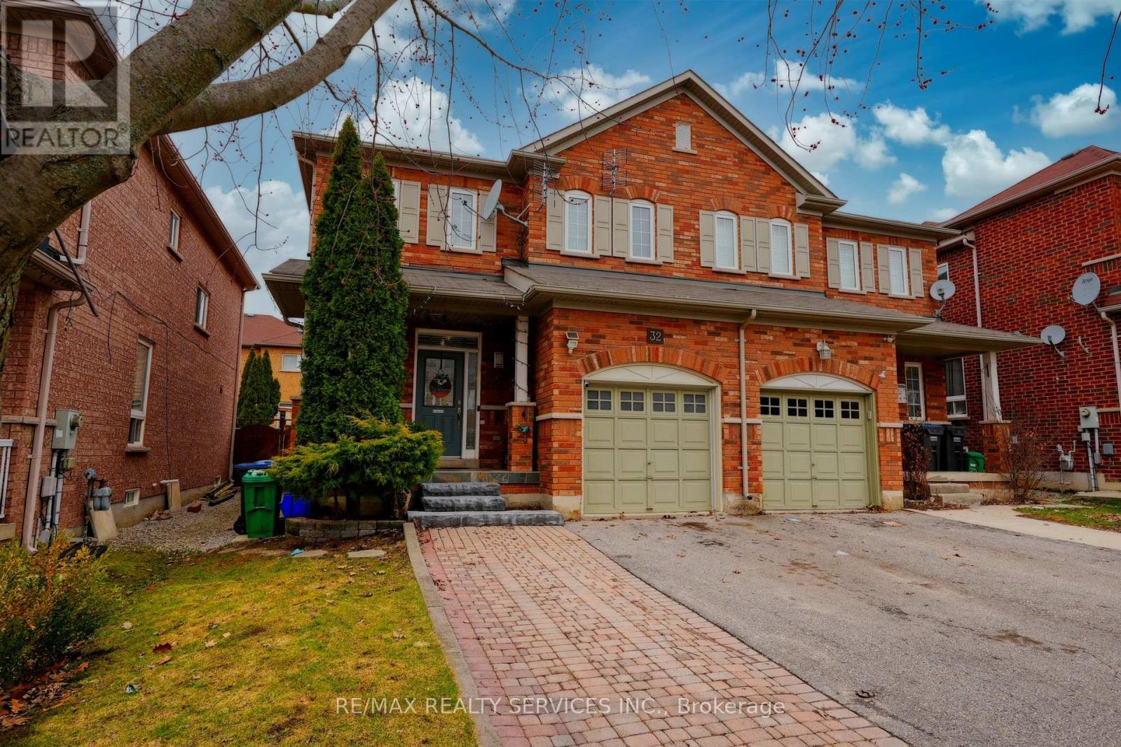 32 Ashdale Road, Brampton, Ontario  L6Y 5M7 - Photo 3 - W12955484