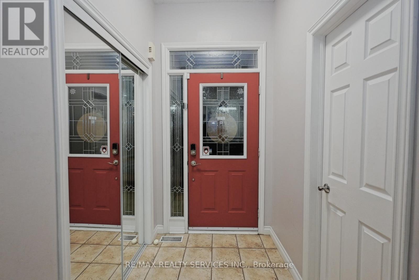 32 Ashdale Road, Brampton, Ontario  L6Y 5M7 - Photo 6 - W12955484