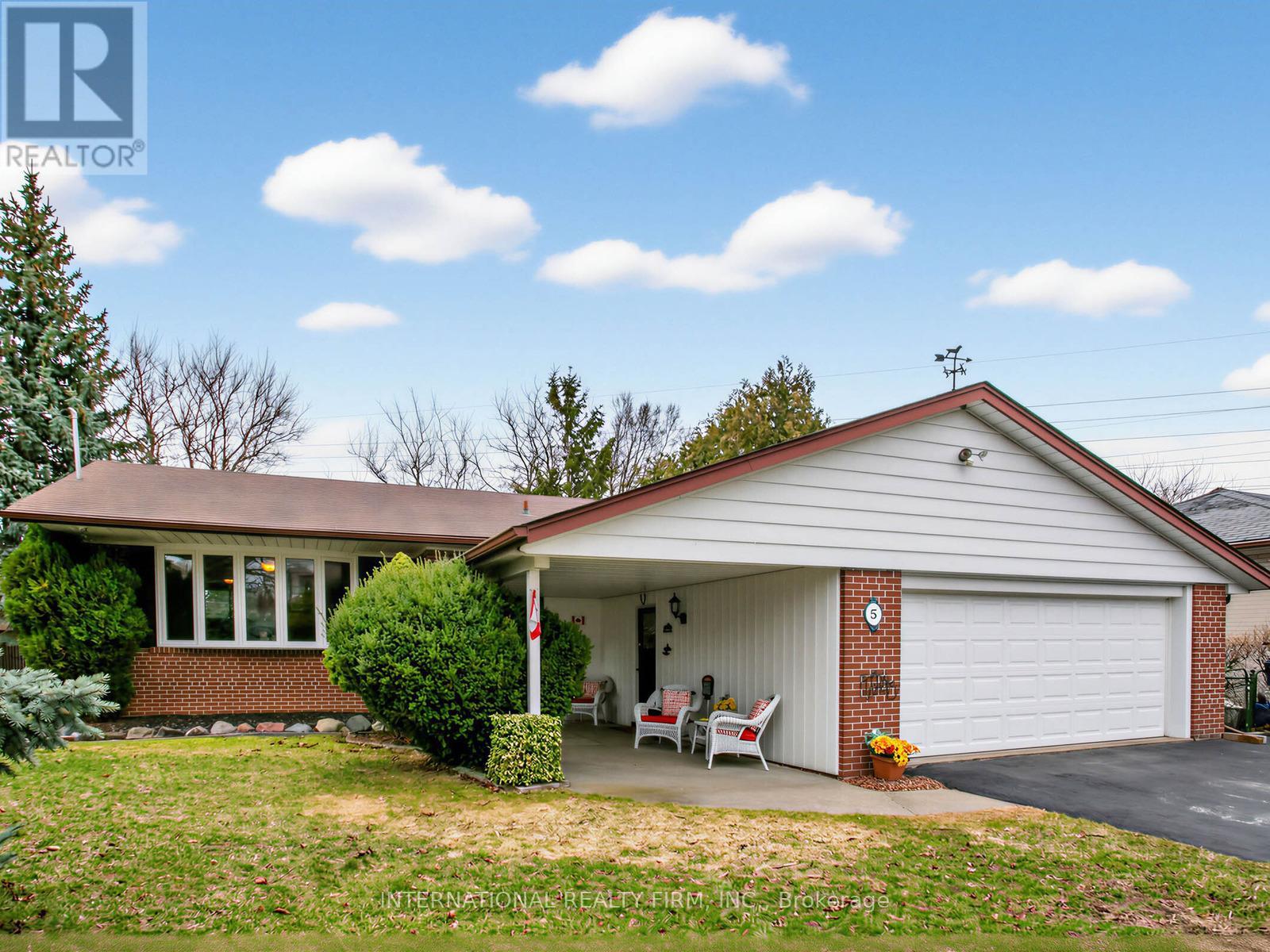 5 CASTLEBAR ROAD, Toronto, Ontario