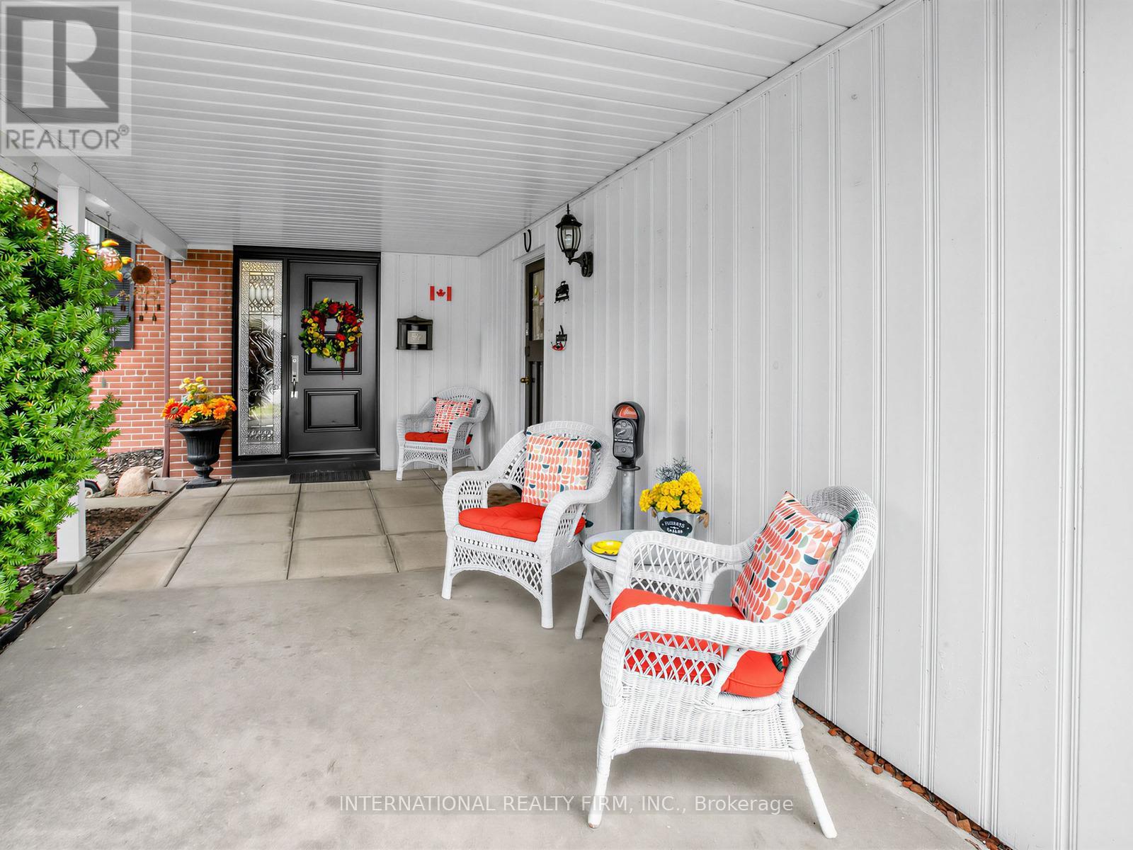 5 Castlebar Road, Toronto, Ontario  M8Z 2J4 - Photo 3 - W12955504