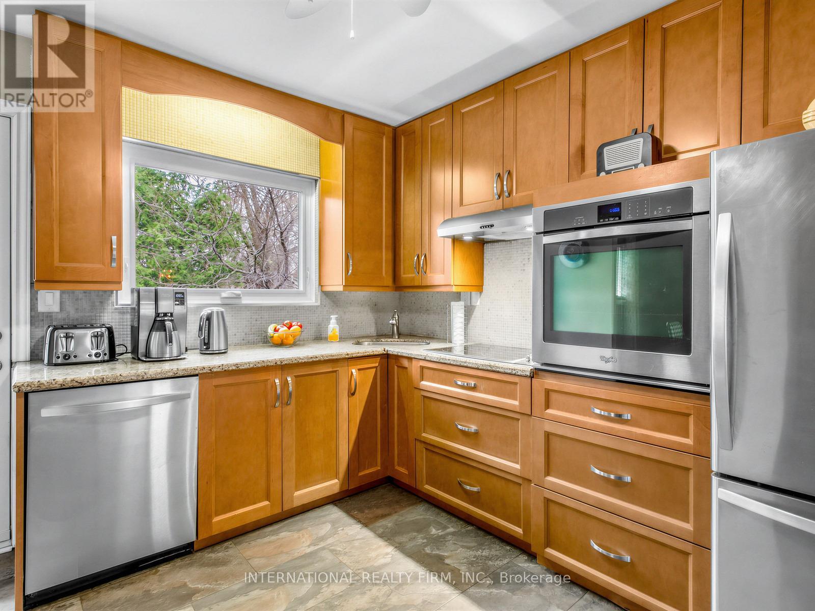 5 Castlebar Road, Toronto, Ontario  M8Z 2J4 - Photo 12 - W12955504