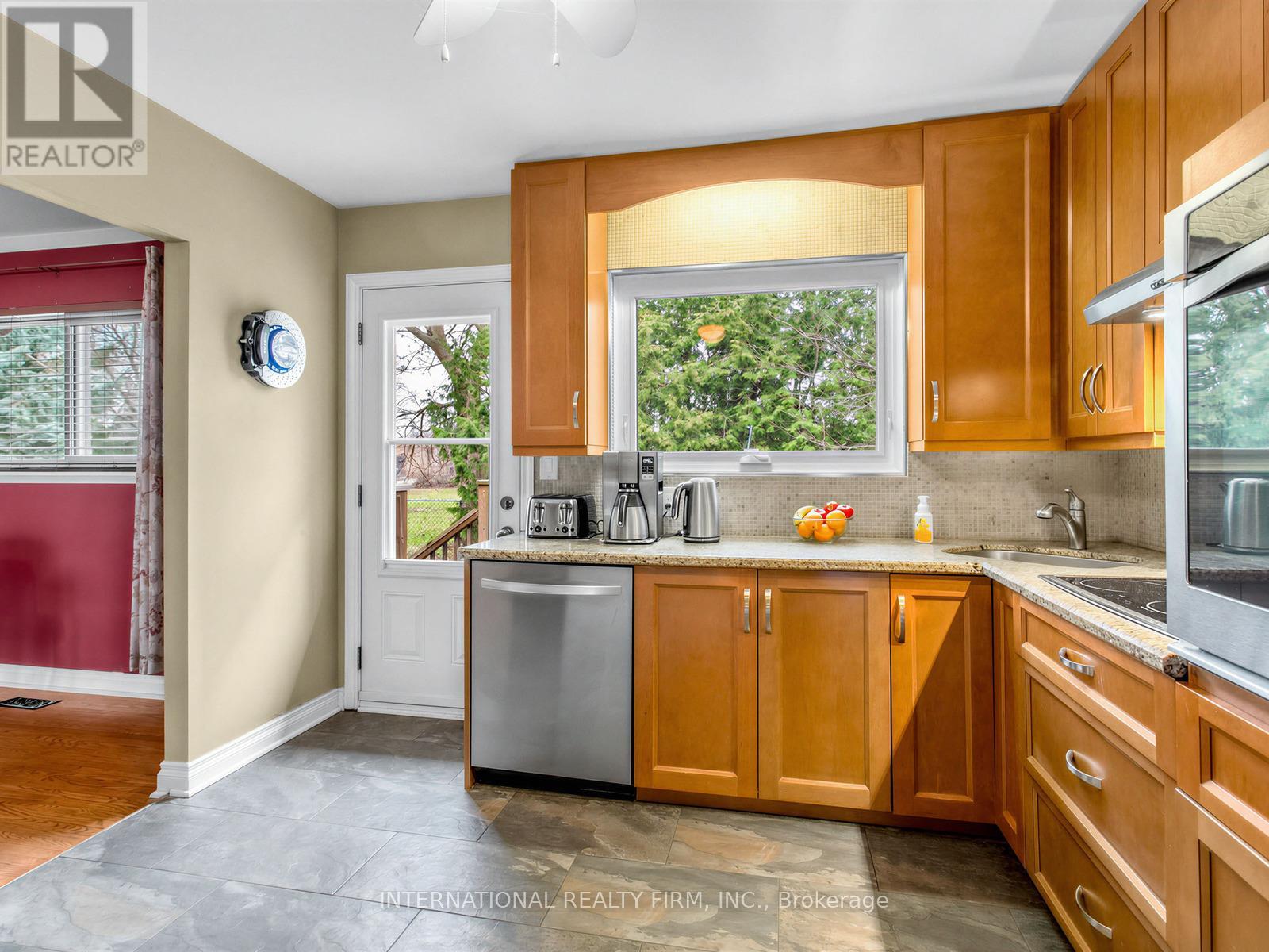 5 Castlebar Road, Toronto, Ontario  M8Z 2J4 - Photo 13 - W12955504