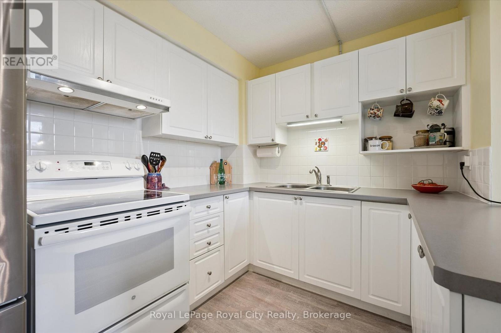 403 - 93 Westwood Road, Guelph, Ontario  N1H 7J7 - Photo 3 - X12959218