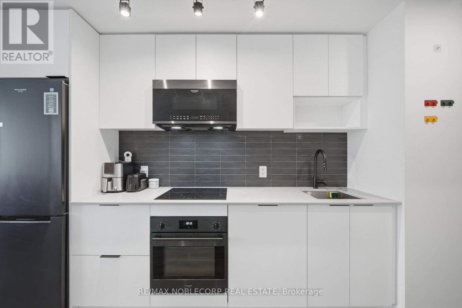 824 - 5 Defries Street, Toronto (Regent Park), Ontario  M5A 3R4 - Photo 10 - C12959198