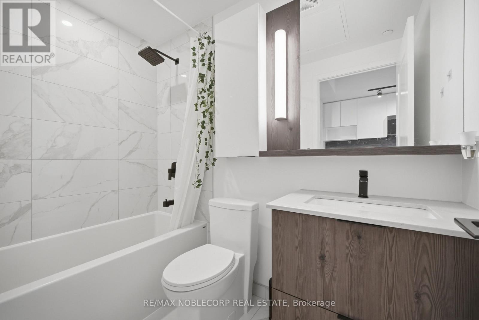 824 - 5 Defries Street, Toronto (Regent Park), Ontario  M5A 3R4 - Photo 19 - C12959198