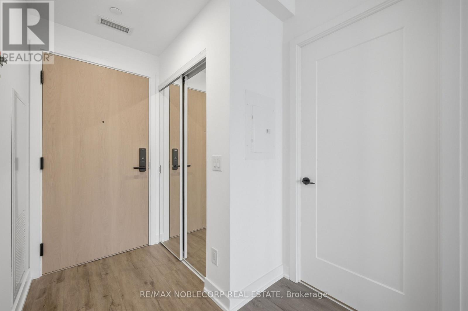 824 - 5 Defries Street, Toronto (Regent Park), Ontario  M5A 3R4 - Photo 4 - C12959198