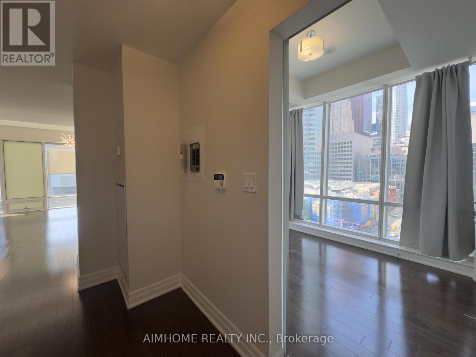 1006 - 8 The Esplanade Avenue, Toronto, Ontario  M5E 0A6 - Photo 11 - C12959216