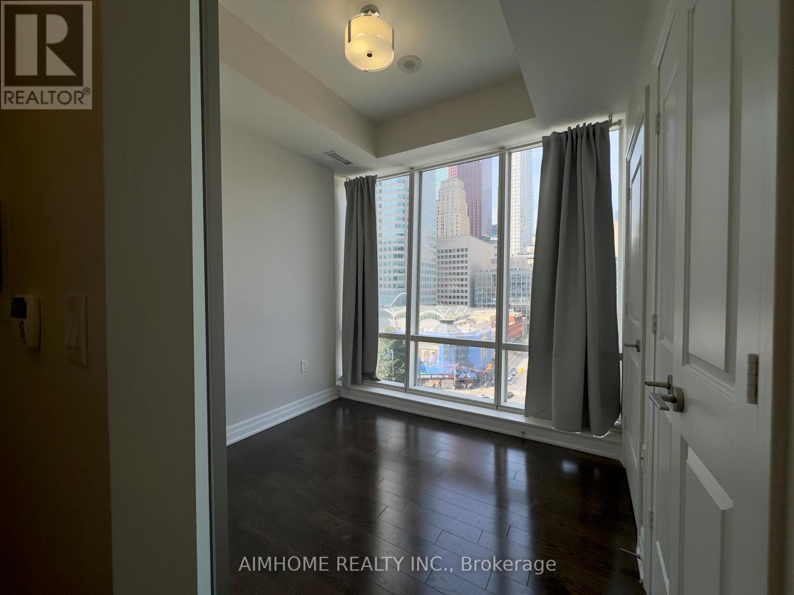 1006 - 8 The Esplanade Avenue, Toronto, Ontario  M5E 0A6 - Photo 12 - C12959216