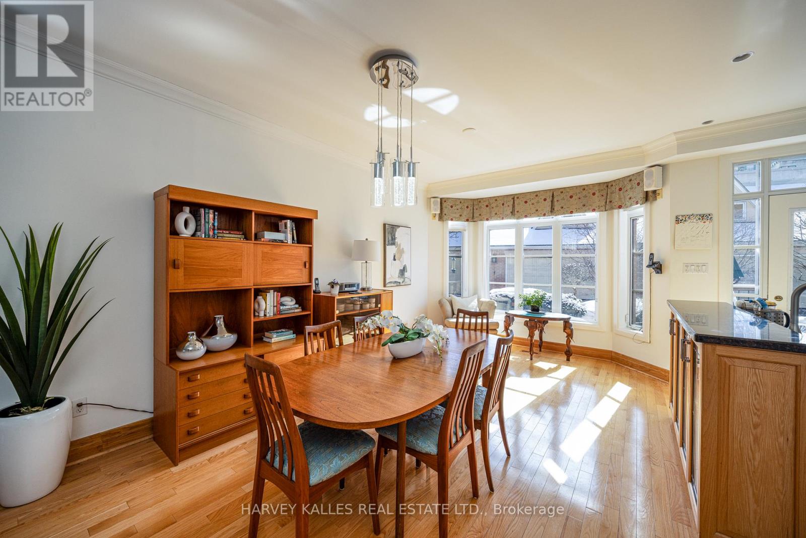 51 Shaftesbury Avenue, Toronto, Ontario  M4T 3B3 - Photo 17 - C12959222