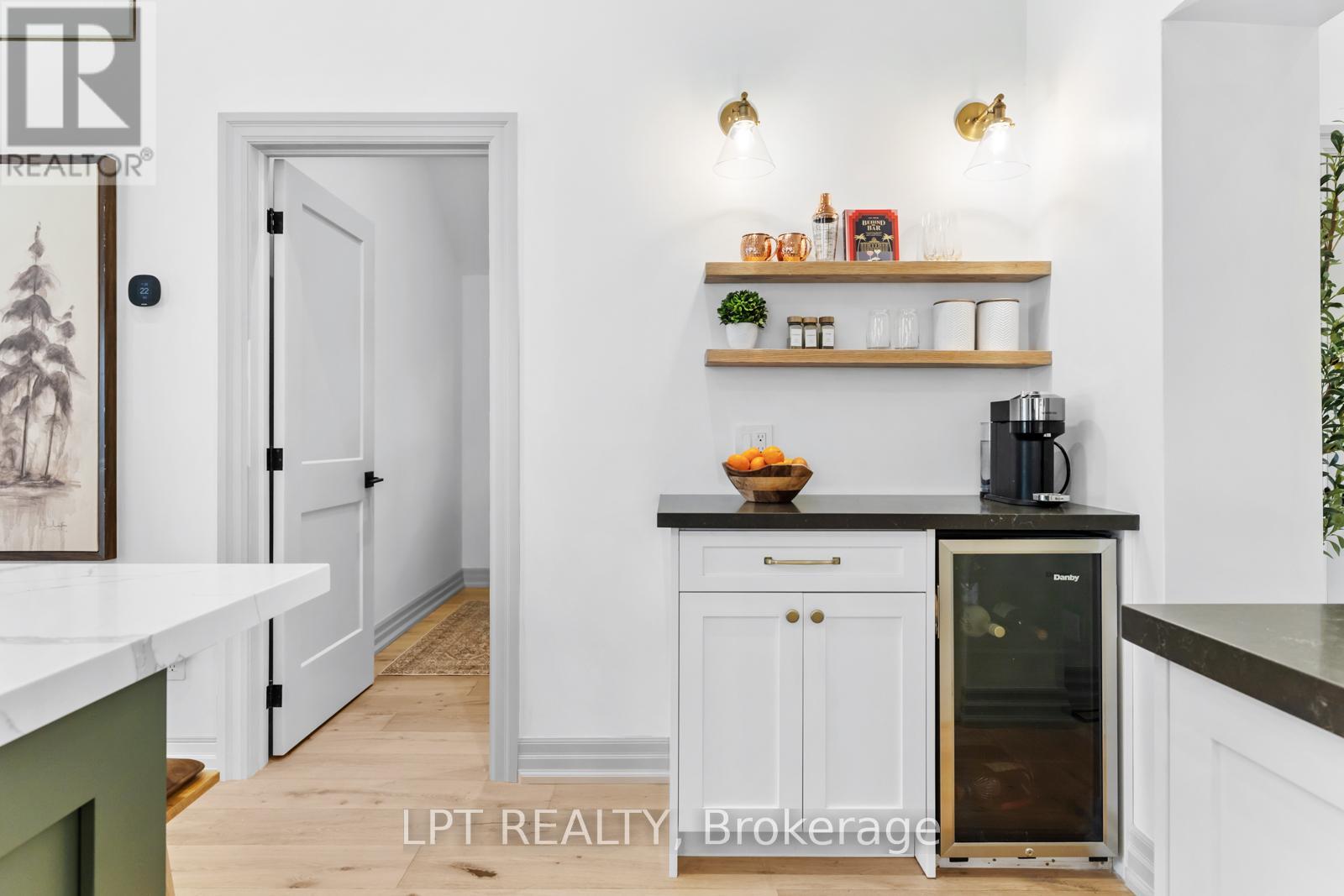 131 Maple Avenue, Georgina (Sutton & Jackson's Point), Ontario  L0E 1R0 - Photo 13 - N12959192