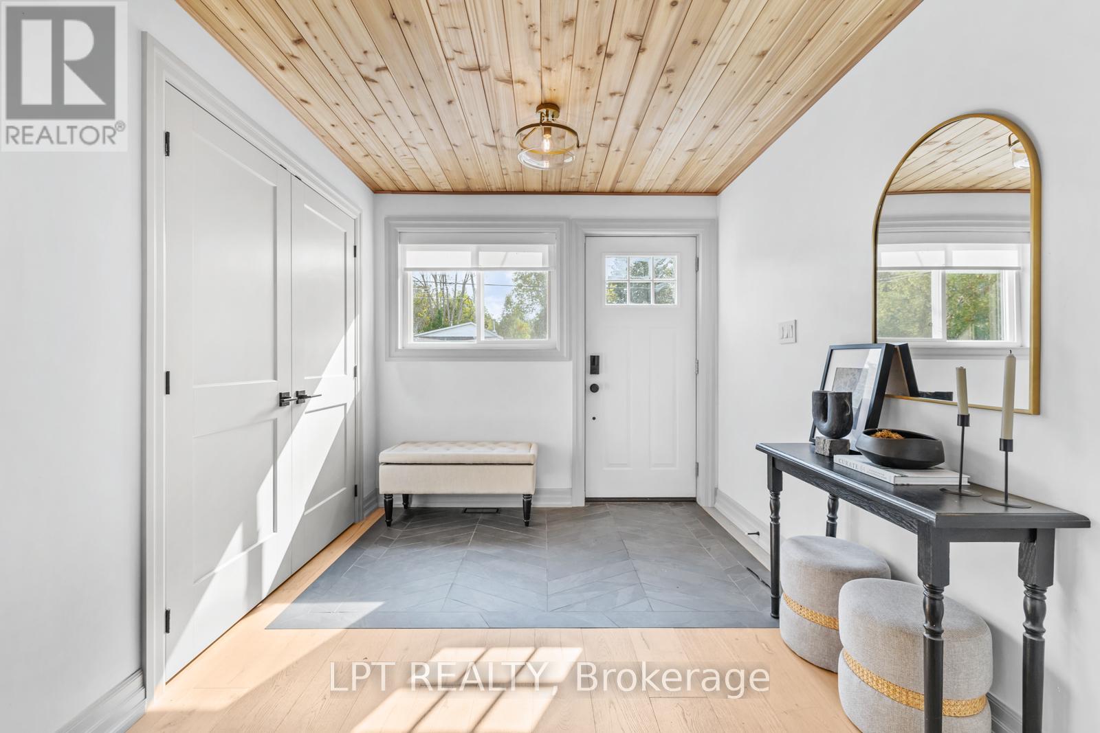 131 Maple Avenue, Georgina (Sutton & Jackson's Point), Ontario  L0E 1R0 - Photo 4 - N12959192