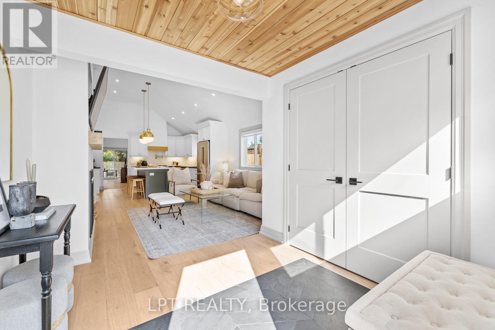 131 Maple Avenue, Georgina (Sutton & Jackson's Point), Ontario  L0E 1R0 - Photo 5 - N12959192