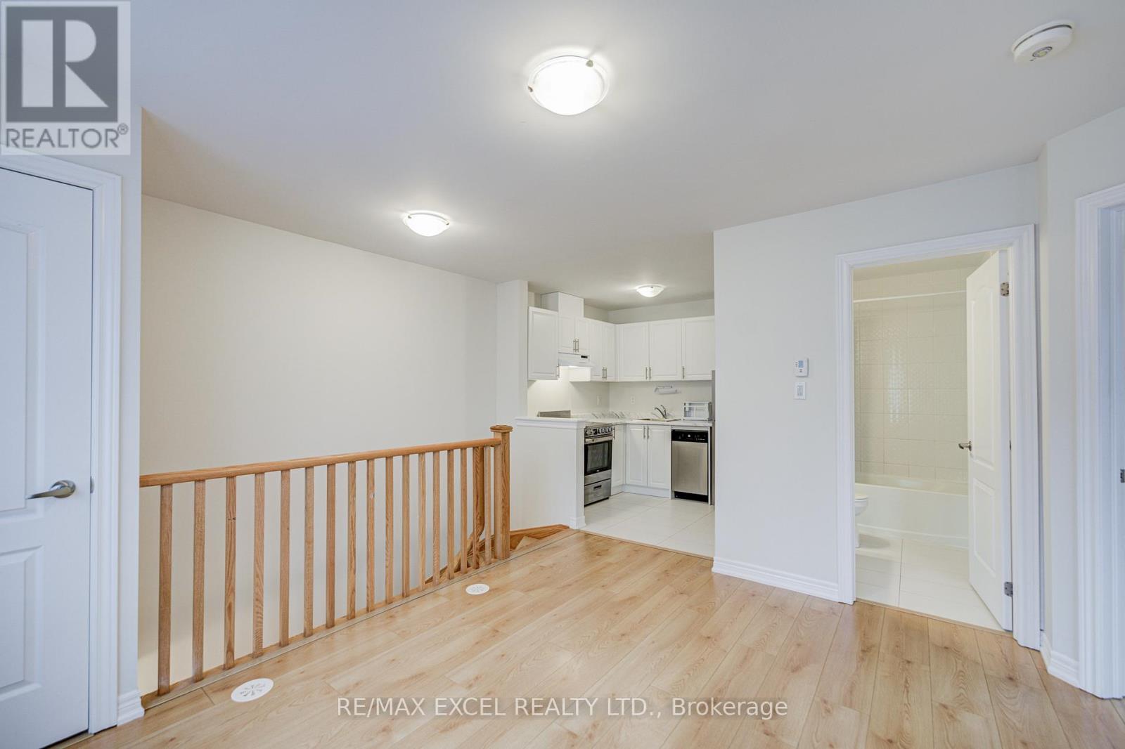 Coach - 172 Webb Street, Markham (Cornell), Ontario  L6B 0V5 - Photo 10 - N12959224