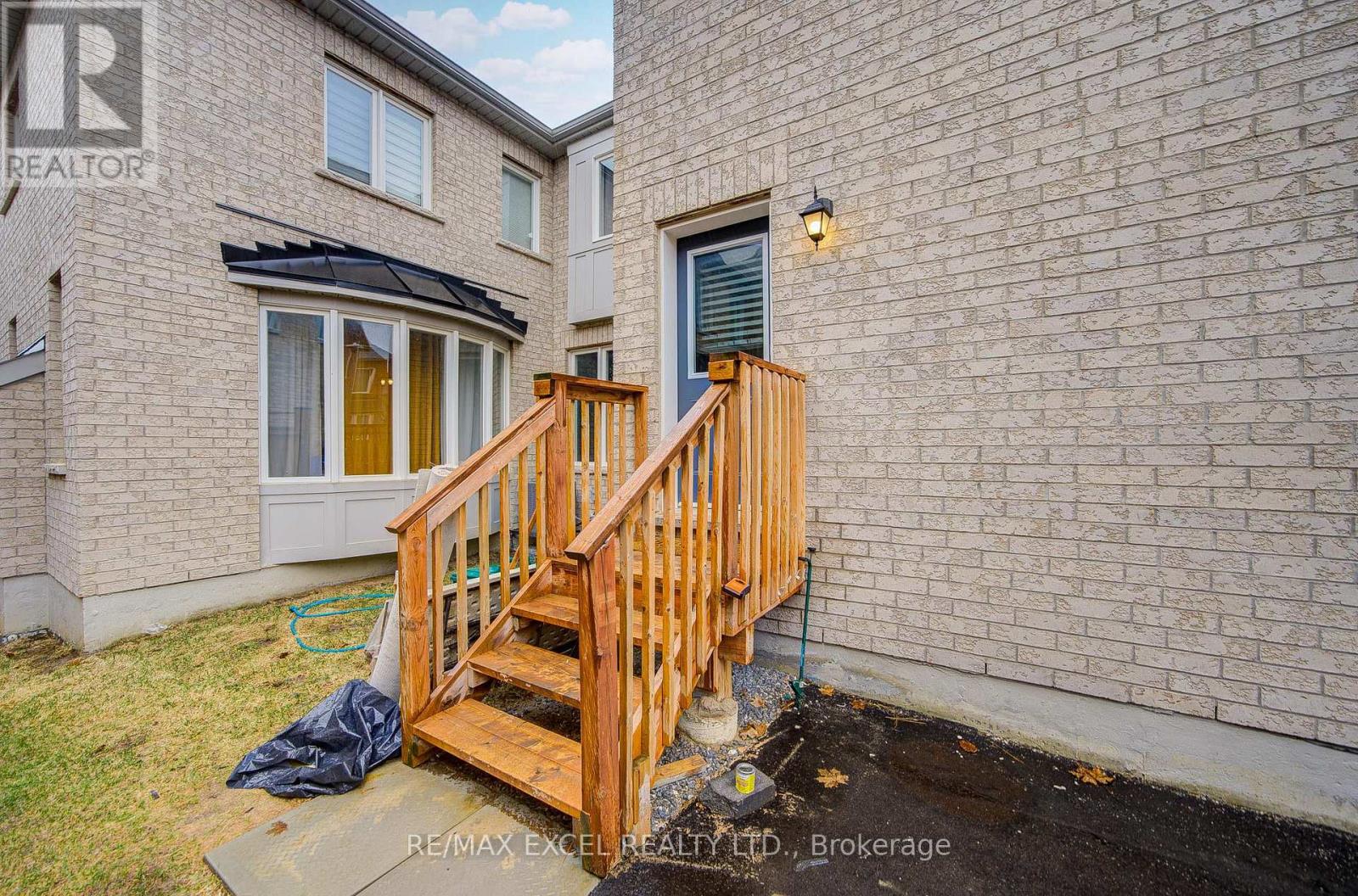 Coach - 172 Webb Street, Markham (Cornell), Ontario  L6B 0V5 - Photo 3 - N12959224