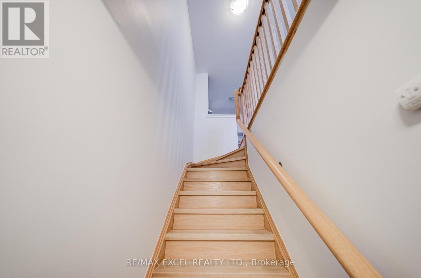 Coach - 172 Webb Street, Markham (Cornell), Ontario  L6B 0V5 - Photo 5 - N12959224