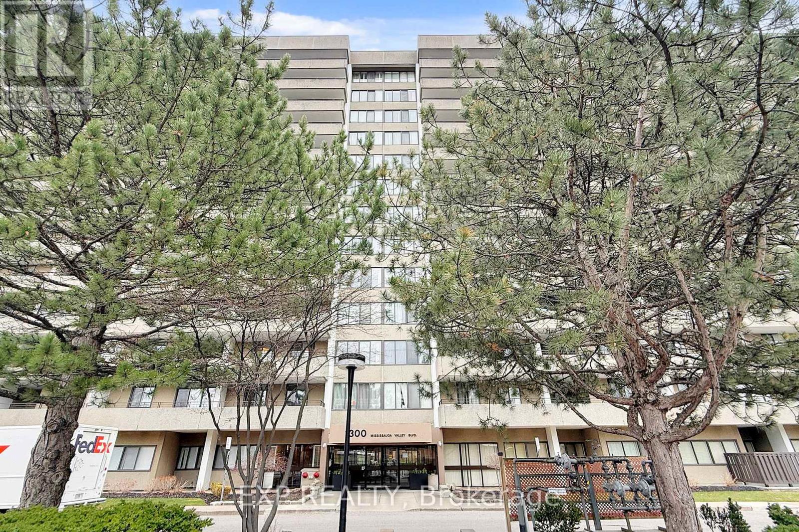 202 - 1300 Mississauga Valley Boulevard, Mississauga, Ontario  L5A 3S9 - Photo 2 - W12959232