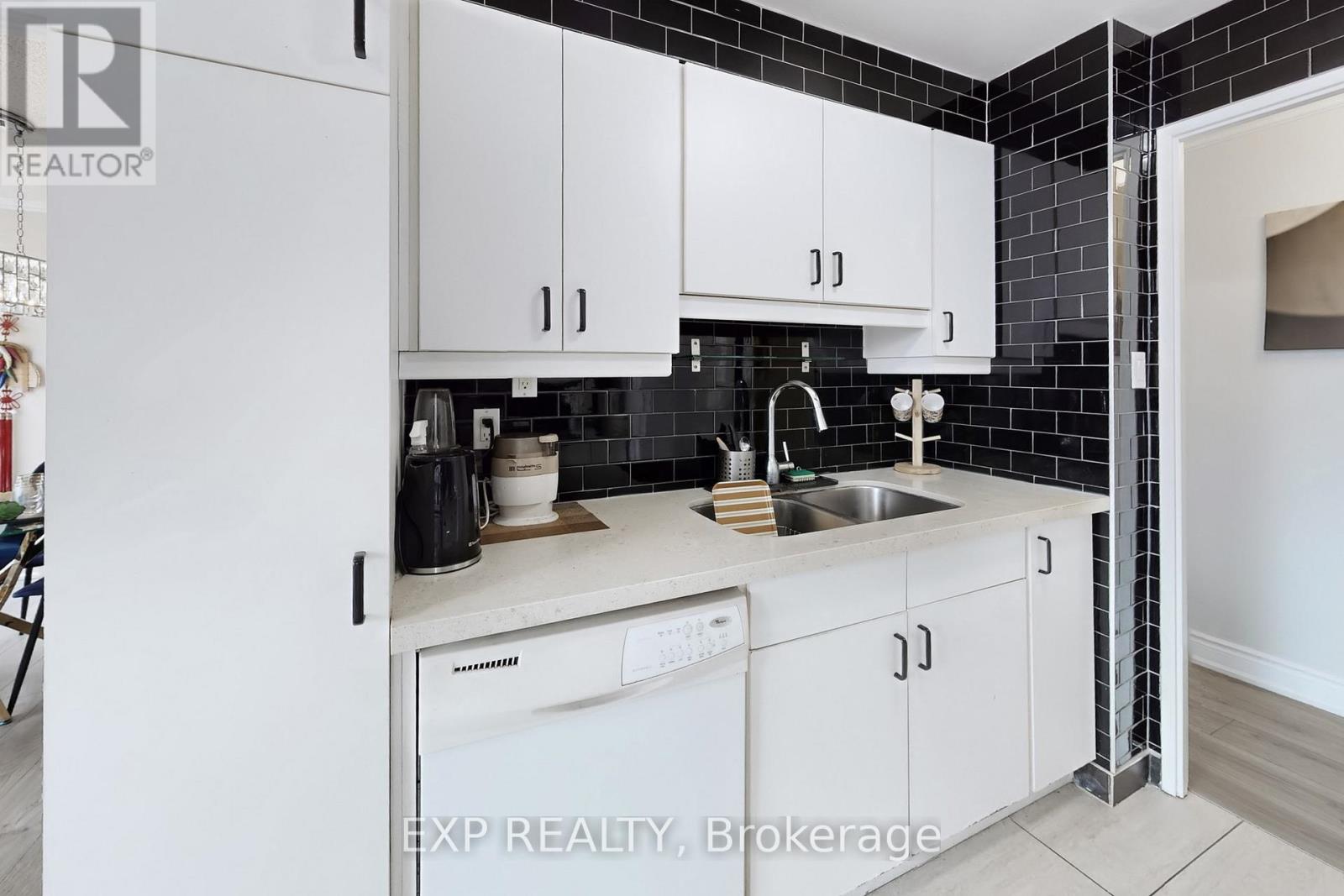 202 - 1300 Mississauga Valley Boulevard, Mississauga, Ontario  L5A 3S9 - Photo 20 - W12959232