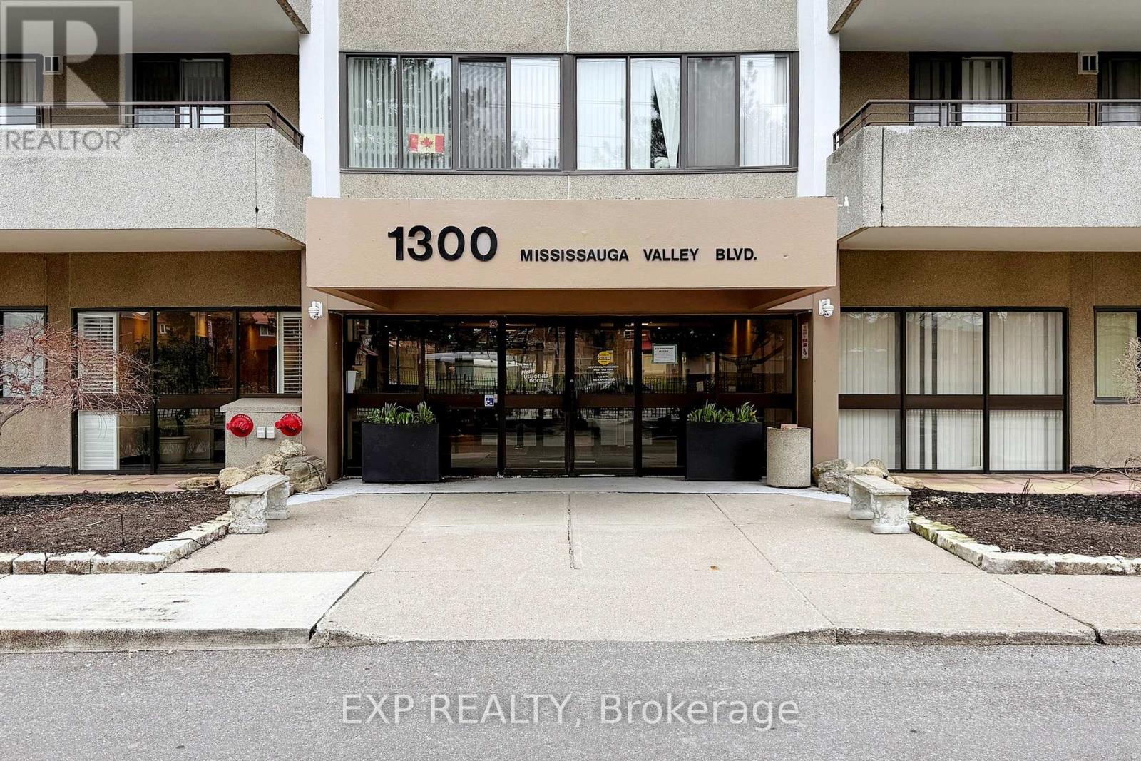 202 - 1300 Mississauga Valley Boulevard, Mississauga, Ontario  L5A 3S9 - Photo 5 - W12959232
