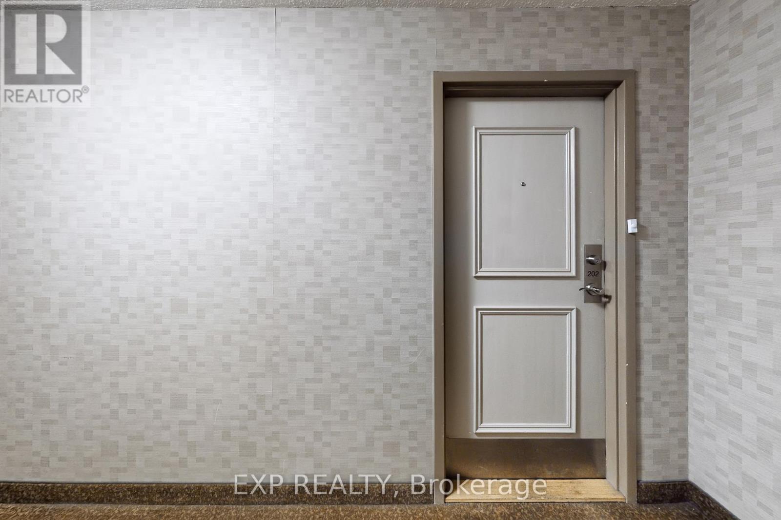 202 - 1300 Mississauga Valley Boulevard, Mississauga, Ontario  L5A 3S9 - Photo 8 - W12959232