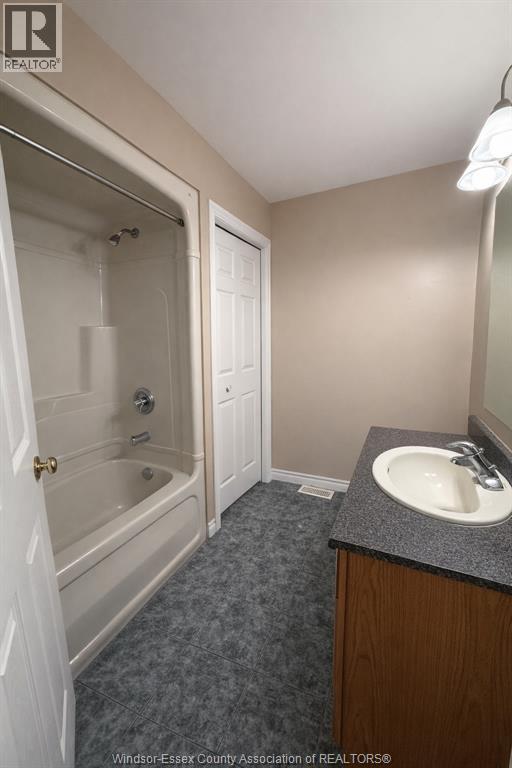 4924 Sixth Street, Windsor, Ontario  N9E 4X2 - Photo 7 - 26007067