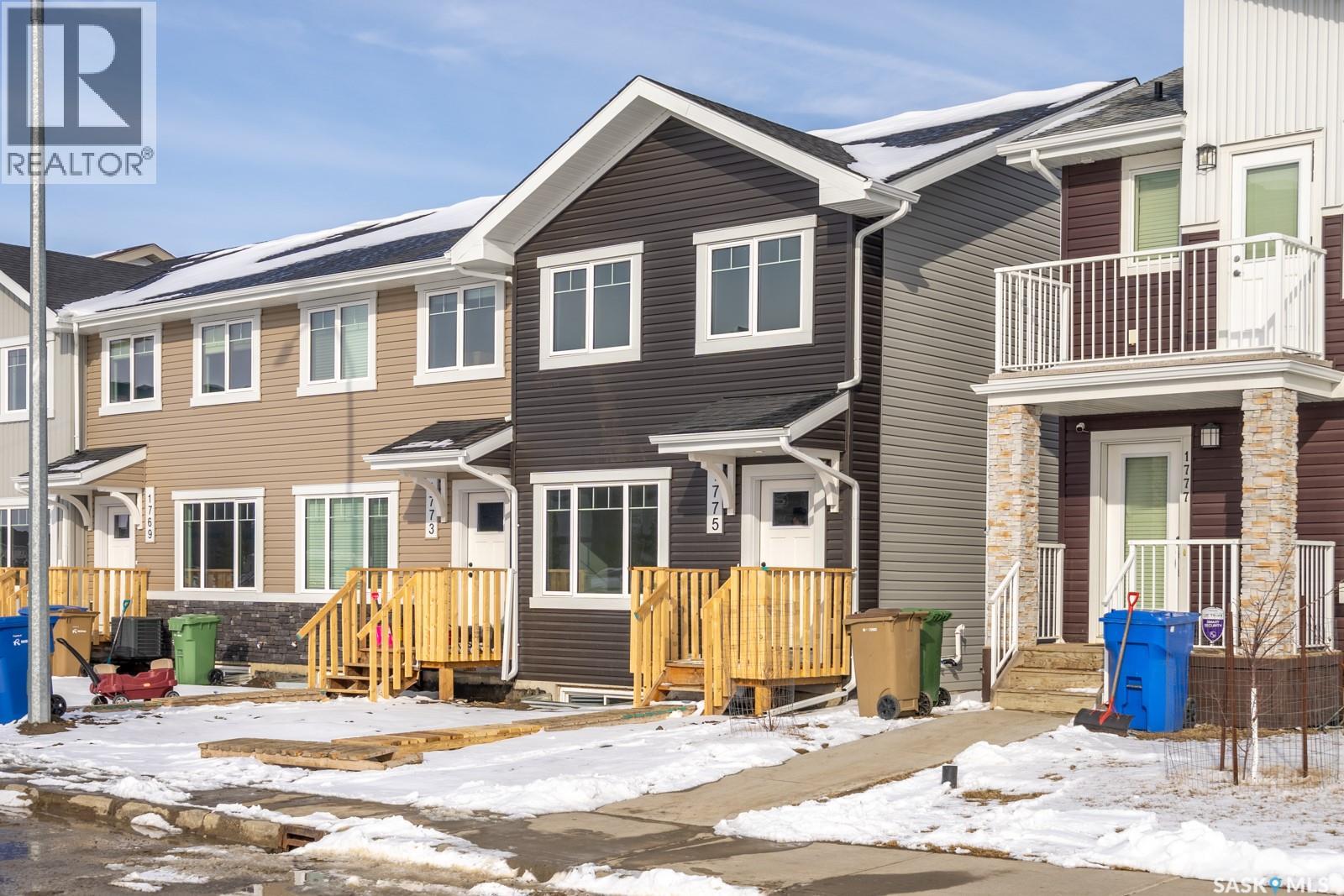 1775 Red Spring Street, Regina, Saskatchewan  S4Y 0G4 - Photo 2 - SK031805