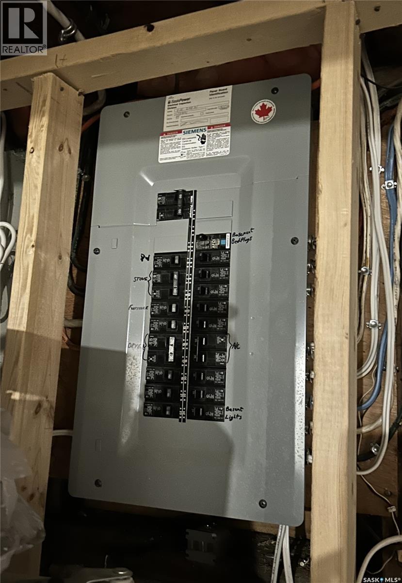 810 2nd Street, Estevan, Saskatchewan  S4A 0L2 - Photo 27 - SK031975