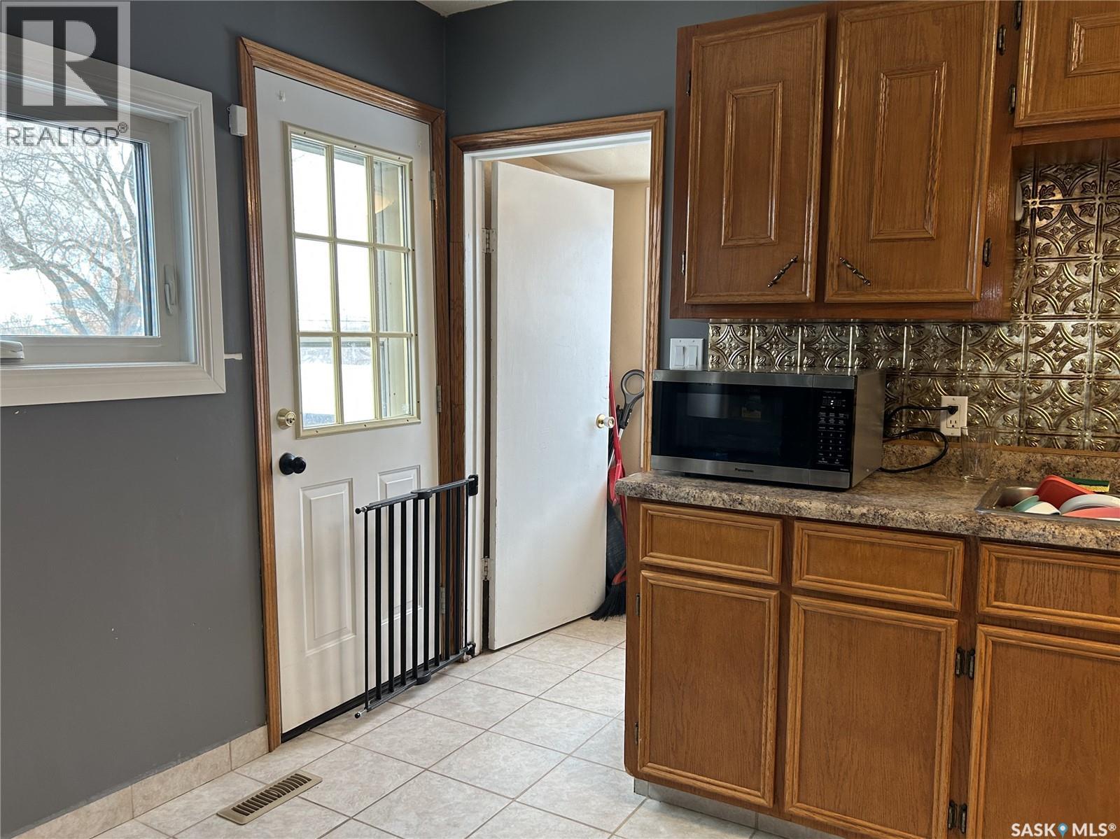 810 2nd Street, Estevan, Saskatchewan  S4A 0L2 - Photo 6 - SK031975