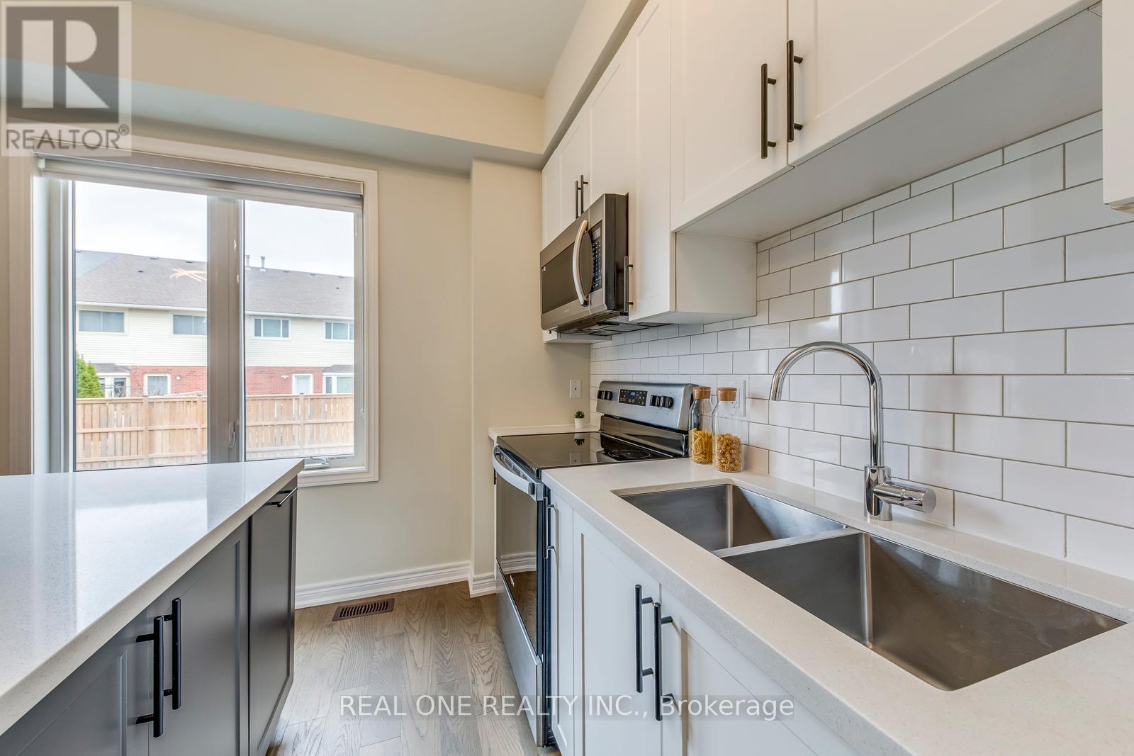 27 Genoa Drive, Hamilton, Ontario  L9B 0K1 - Photo 20 - X12959212