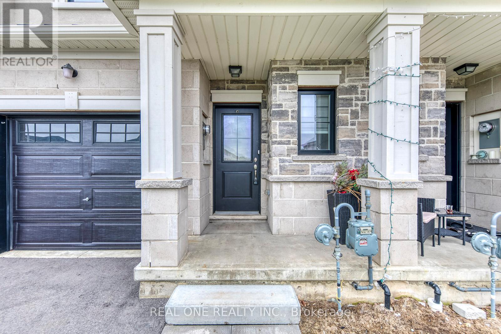 27 Genoa Drive, Hamilton, Ontario  L9B 0K1 - Photo 3 - X12959212