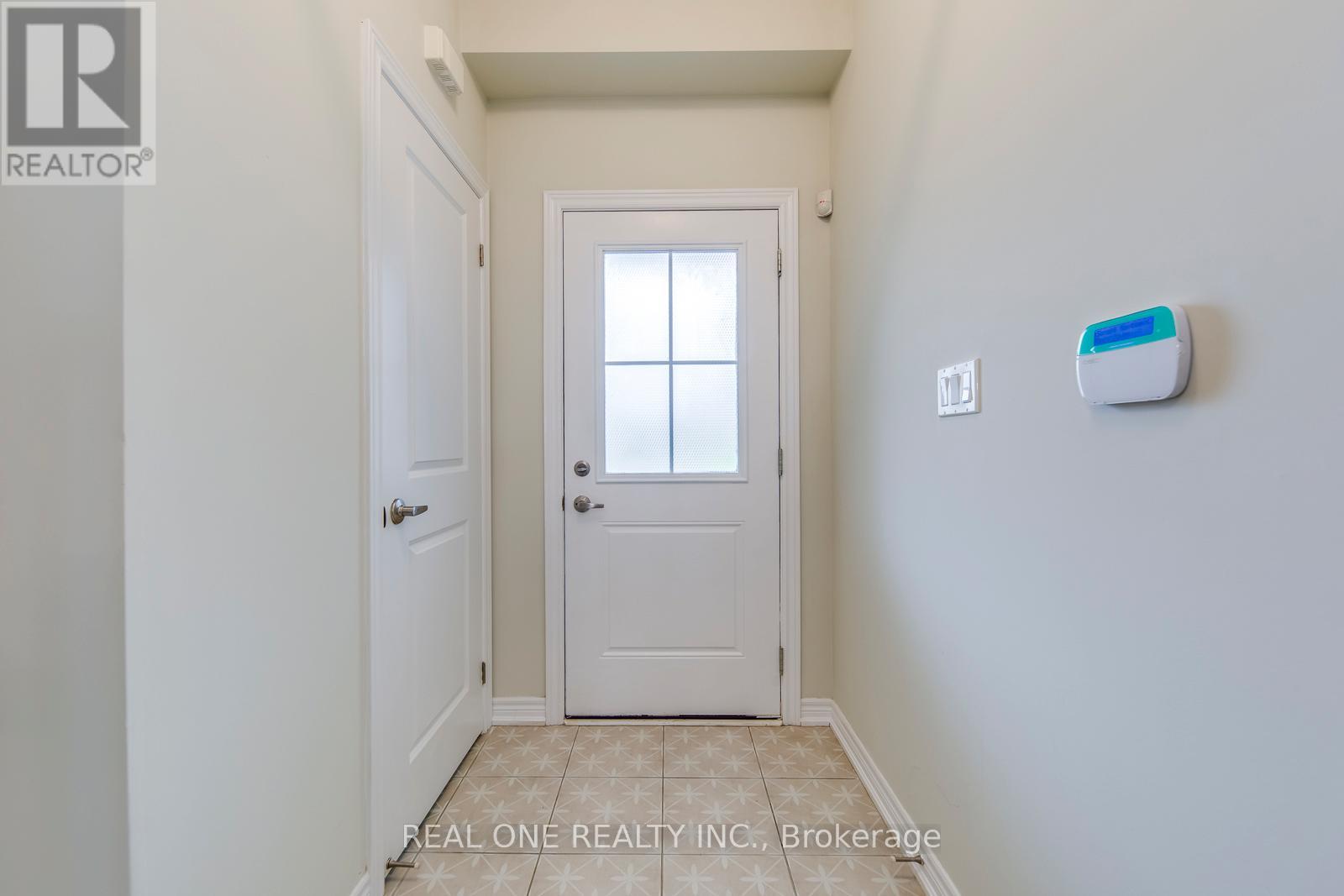 27 Genoa Drive, Hamilton, Ontario  L9B 0K1 - Photo 4 - X12959212