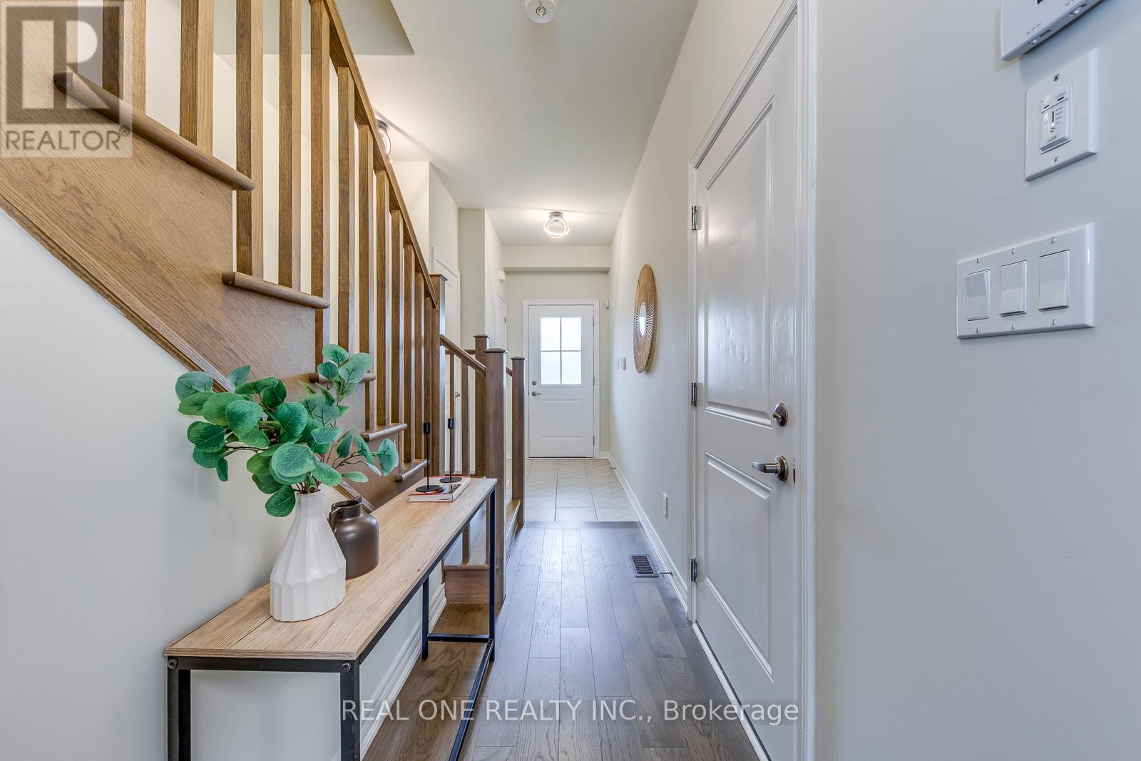 27 Genoa Drive, Hamilton, Ontario  L9B 0K1 - Photo 5 - X12959212