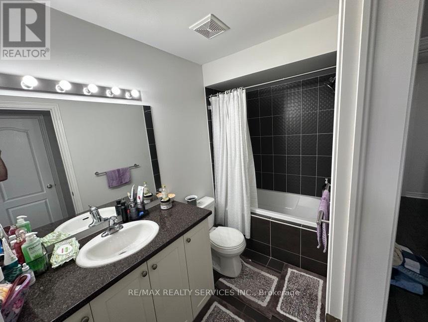 29 Peach Drive, Brampton, Ontario  L6R 0W5 - Photo 15 - W12957426