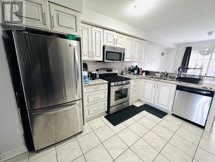 29 Peach Drive, Brampton, Ontario  L6R 0W5 - Photo 10 - W12957426