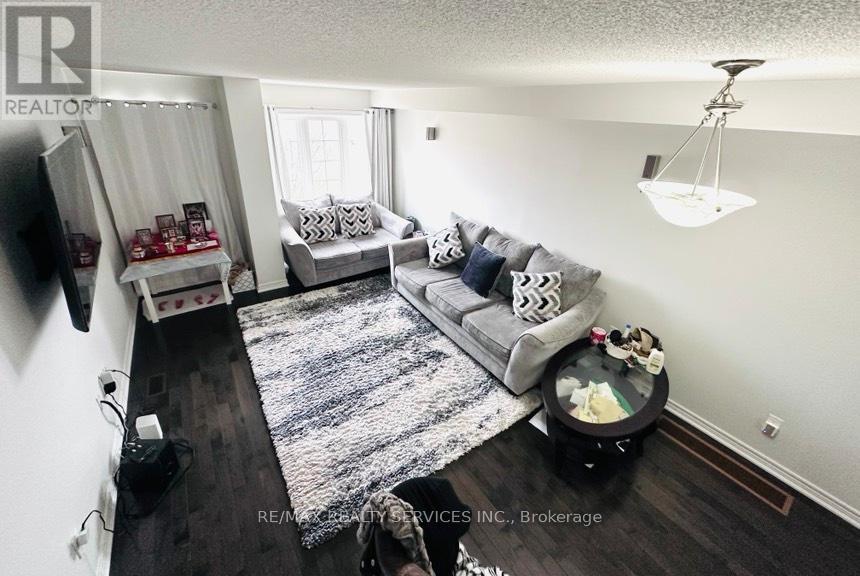 29 Peach Drive, Brampton, Ontario  L6R 0W5 - Photo 12 - W12957426