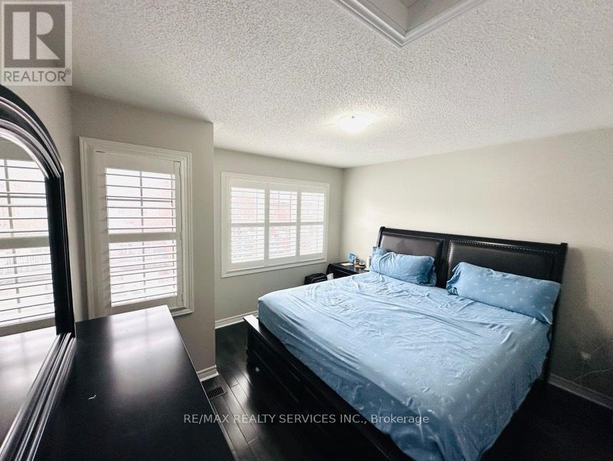 29 Peach Drive, Brampton, Ontario  L6R 0W5 - Photo 17 - W12957426