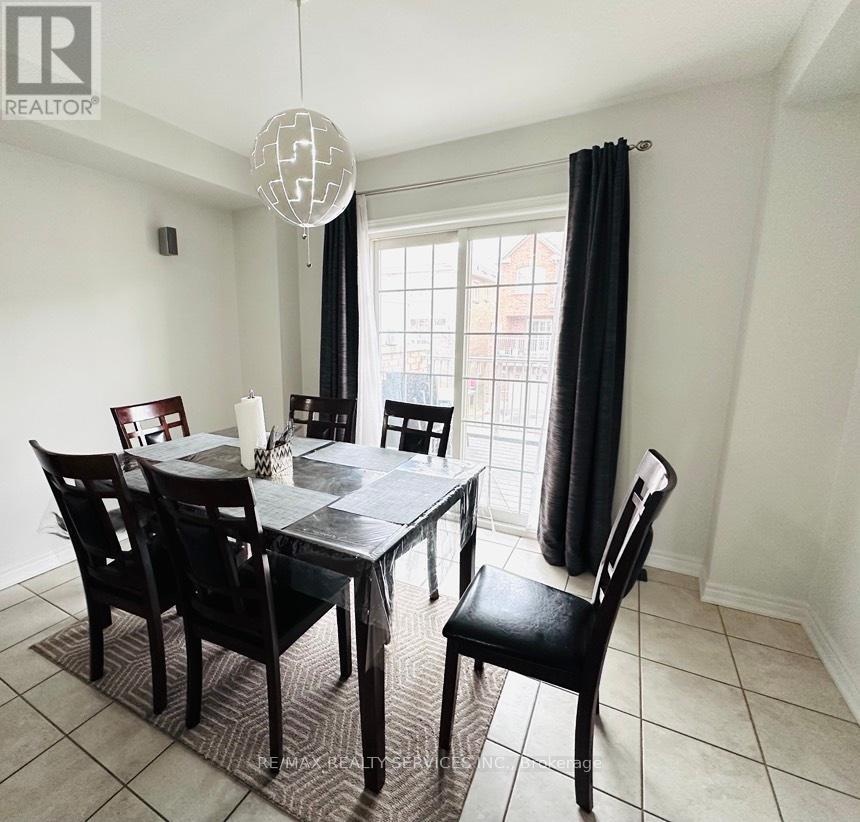 29 Peach Drive, Brampton, Ontario  L6R 0W5 - Photo 9 - W12957426