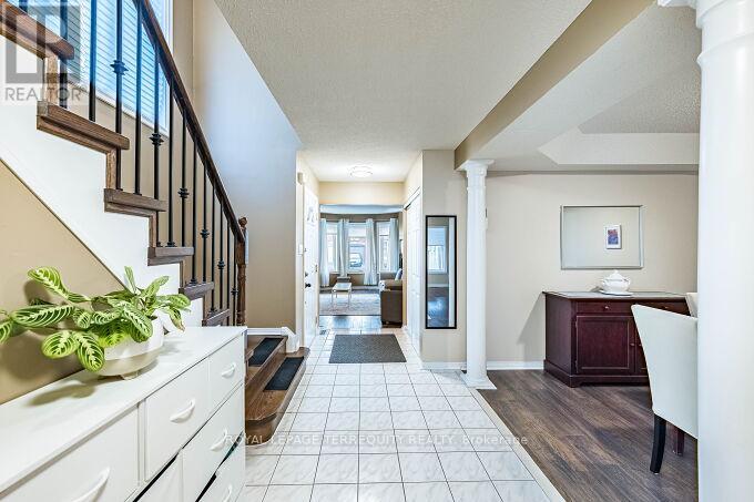 6039 Castlegrove Court, Mississauga, Ontario  L5N 7A8 - Photo 11 - W12958308