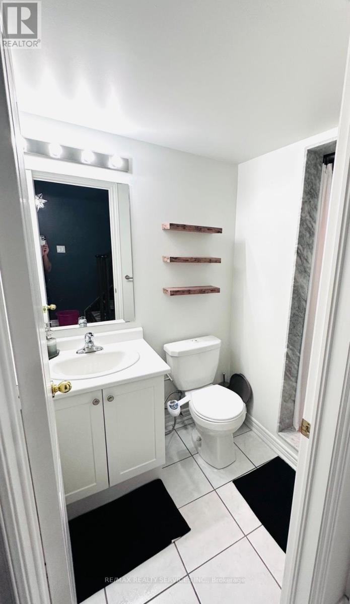 29 Peach Drive, Brampton, Ontario  L6R 0W5 - Photo 4 - W12957426