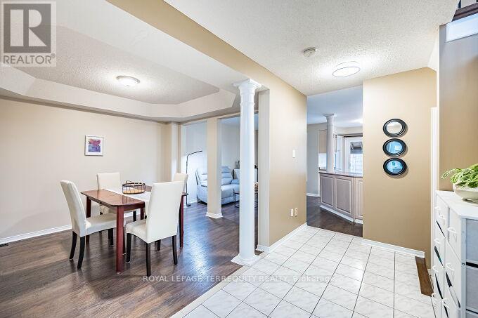 6039 Castlegrove Court, Mississauga, Ontario  L5N 7A8 - Photo 10 - W12958308